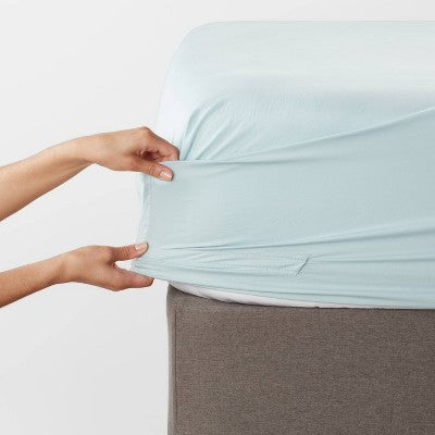  300 Thread Count Ultra Soft Fitted Sheet - Threshold