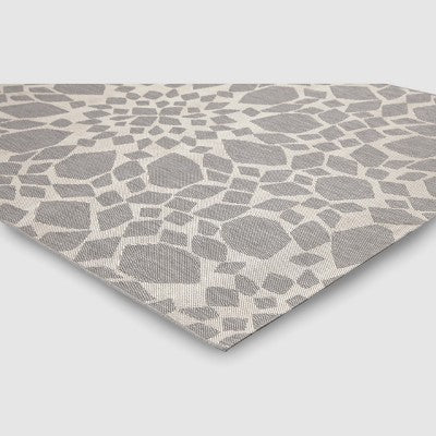  5' X 7' Medallion Outdoor Rug Gray - Threshold™